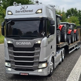 Miniatura Scania S-Series "ServiDiesel" com Carreta Prancha e Tratores - 1/14 (Controle Remoto)